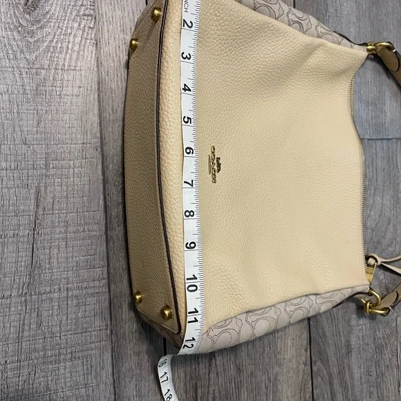 Coach Cream and Tan Hobo shoulder Bag - Picture 10 of 12